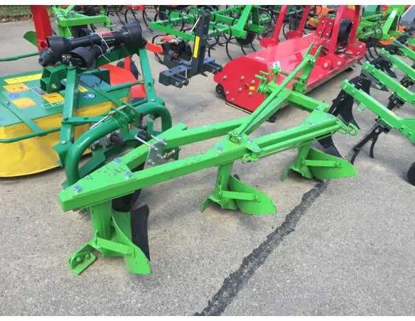 3-jų korpusų plūgas